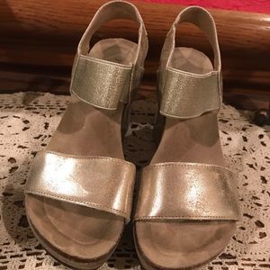Pierre Dumas OTBT look alikes Gold EUC Size 6